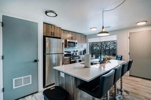 Fridge, microwave, dishwasher, cookware/dishes/utensils