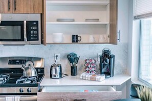 Fridge, microwave, dishwasher, cookware/dishes/utensils