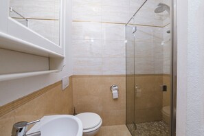 Shower, towels, soap, shampoo - Mt Krvavec Apartment Story (Cerklje na Gorenjskem)