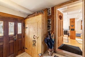Interior - Apartment 'Schuler-Haus' with Shared Terrace close to Burg Hohenzollern (Balingen)