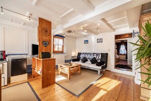 TV - Apartment 'Schuler-Haus' with Shared Terrace close to Burg Hohenzollern (Balingen)