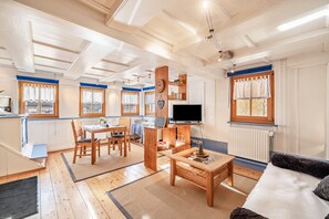 TV - Apartment 'Schuler-Haus' with Shared Terrace close to Burg Hohenzollern (Balingen)