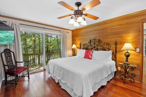 3 slaapkamers, een strijkplank/strijkijzer, gratis wifi, beddengoed