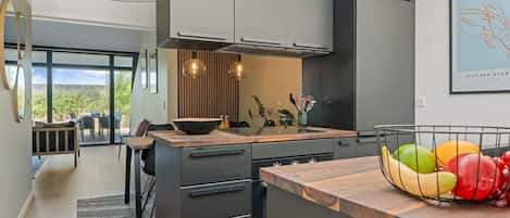 Fridge, microwave, dishwasher, cookware/dishes/utensils