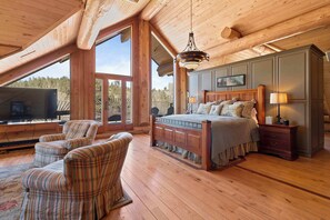 9 多间卧室、办公桌、熨斗/熨衣板、旅行婴儿床