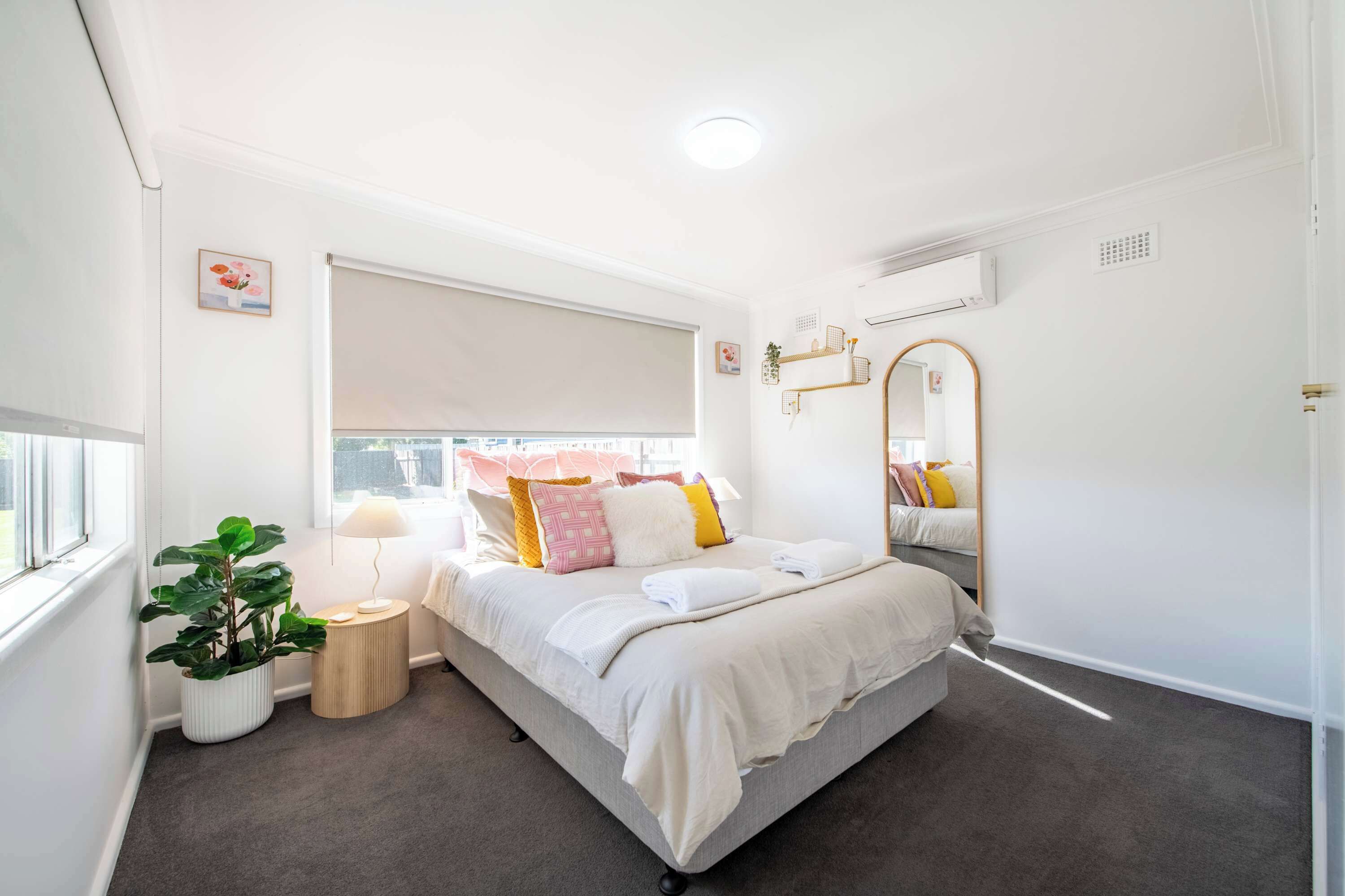 3 slaapkamers, een strijkplank/strijkijzer, reisbedje, wifi