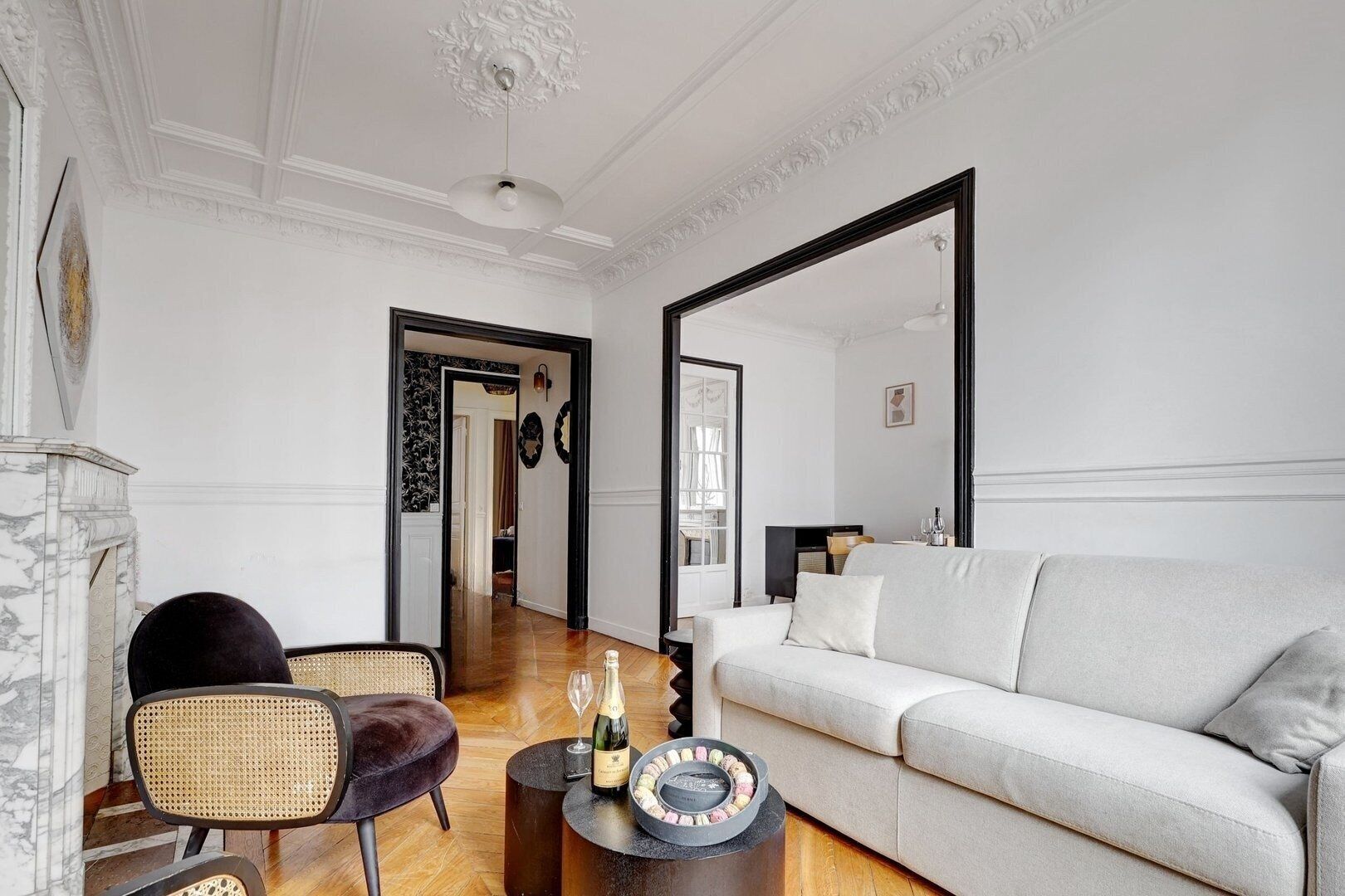 Télévision, cheminée