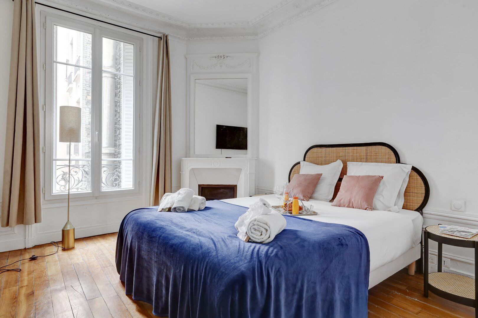 2 bedrooms, internet, bed sheets