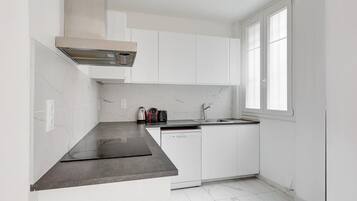 Fridge, oven, dishwasher, coffee/tea maker