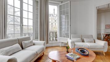 Televisie en een open haard