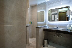 A modern bathroom with a glass-enclosed shower, a large mirror, and a sink with a vanity. - Green Pak Hotel Hunza (Karimabad)