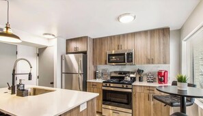 Cookware/dishes/utensils