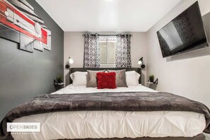 2 chambres, fer et planche à repasser, lit de bébé portatif