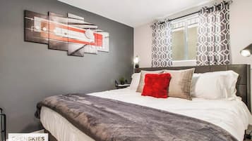 2 makuuhuonetta, tallelokero huoneessa, silitysrauta/-lauta