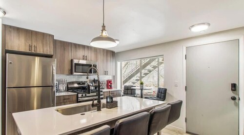 SLC Downtown Cozy 2Bd 1Ba Strong WiFi