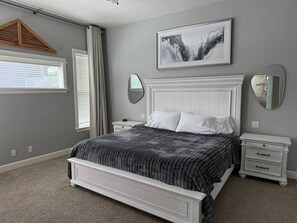 4 chambres, bureau, fer et planche Ă repasser, lit parapluie