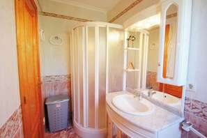 Shower, hair dryer, towels - Finca Pineda - private pool villa in Benissa (Benissa)