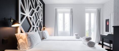 1 bedroom, desk, internet, bed sheets