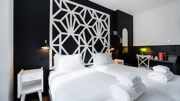 1 bedroom, desk, internet, bed sheets