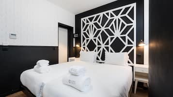 1 bedroom, desk, internet, bed sheets