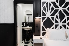 1 bedroom, desk, Internet, bed sheets - The Twenties by GuestReady - Room 03 (Lisbon)
