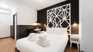 1 bedroom, desk, Internet, bed sheets