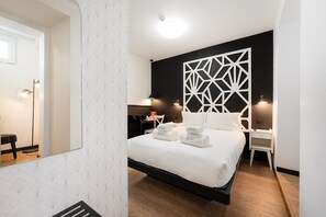 1 bedroom, desk, internet, bed sheets