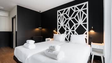 1 bedroom, desk, internet, bed sheets