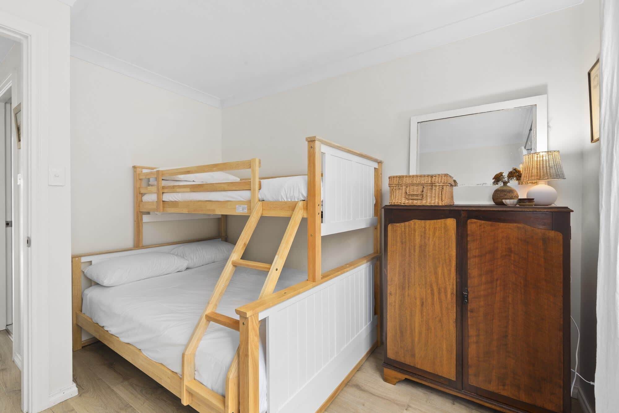 3 chambres, fer et planche à repasser, Wi-Fi, draps fournis