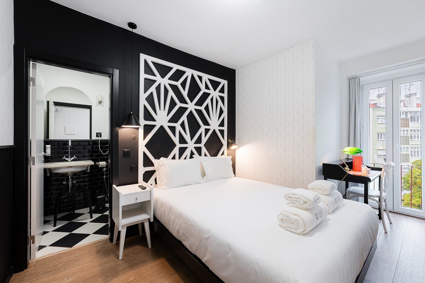 1 chambre, bureau, accès Internet, draps fournis