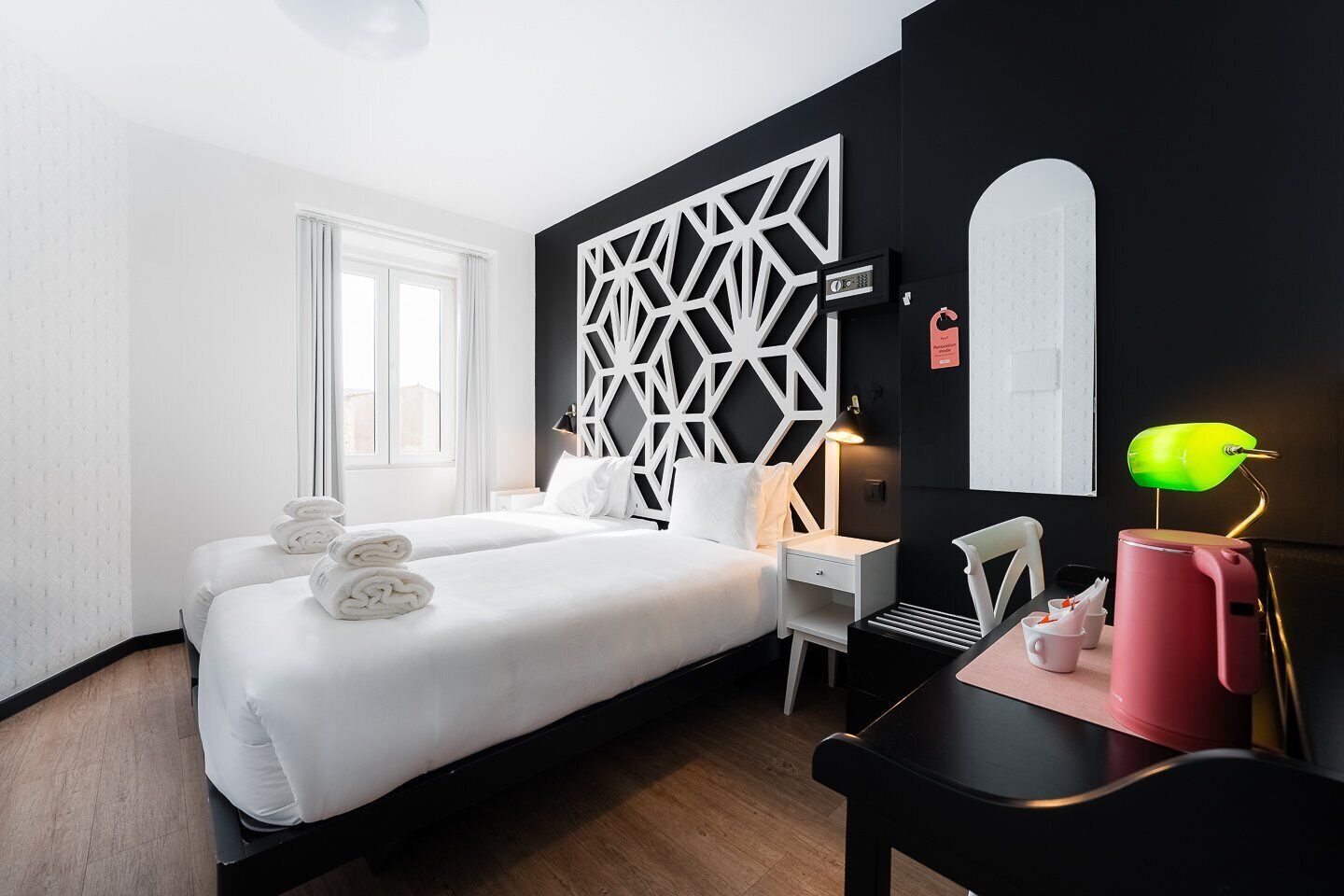 1 chambre, bureau, accès Internet, draps fournis