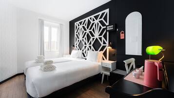 1 bedroom, desk, Internet, bed sheets