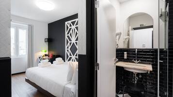 1 bedroom, desk, WiFi, bed sheets