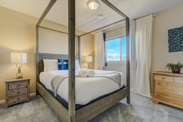 6 bedrooms, iron/ironing board, travel cot, WiFi