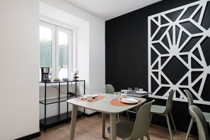 Dining - The Twenties by GuestReady - Room 05 (Lisbon)