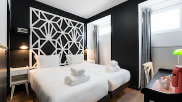 1 bedroom, desk, Internet, bed sheets