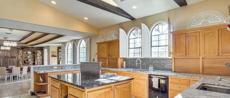 冷蔵庫、電子レンジ、コンロ、食器洗い機