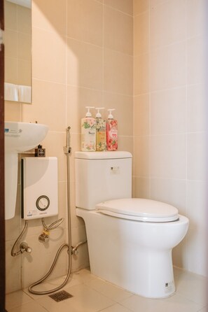 Dusche, Haartrockner, Handtücher