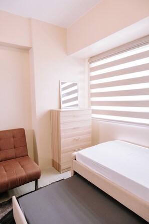 1 dormitorio, tabla de planchar con plancha, Internet y ropa de cama