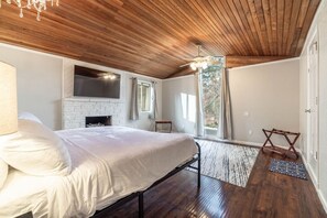 5 Schlafzimmer, Schreibtisch, Bügeleisen/Bügelbrett, kostenloses WLAN