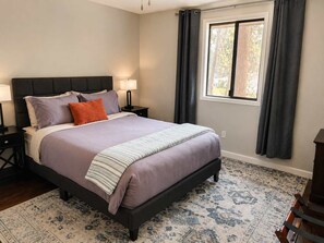5 bedrooms, desk, iron/ironing board, travel cot - Movie Theater Retreat With Pickleball Court (Post Falls)