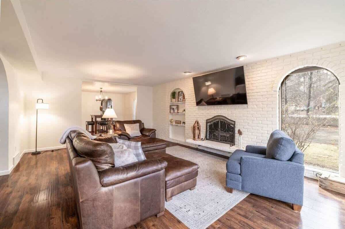 Smart TV, fireplace, offices