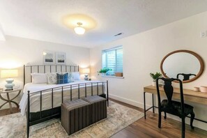 5 bedrooms, desk, iron/ironing board, travel cot