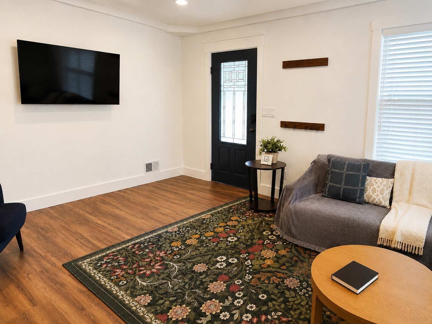 Bright and inviting living room 