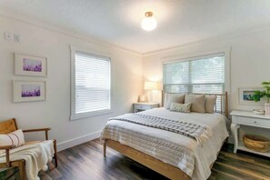 5 bedrooms, desk, iron/ironing board, travel crib