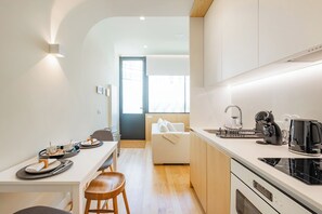 City appartement, 1 slaapkamer, niet-roken | Privékitchenette | Een koffiezetapparaat/waterkoker, een waterkoker, een broodrooster