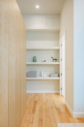 City Apartment, 1 Bedroom, Non Smoking | 1 bedroom, blackout drapes, iron/ironing board, free WiFi