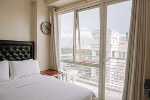 1 bedroom, iron/ironing board, Internet, bed sheets - Stunning Cityscape Hideout (Iloilo City)