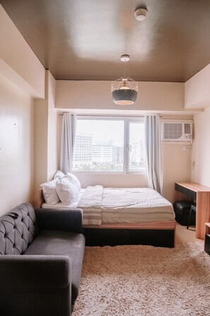 1 bedroom, iron/ironing board, Internet, bed sheets - Your Breathtaking View (Iloilo City)