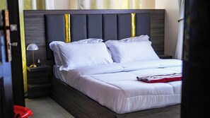 4 bedrooms, in-room safe, iron/ironing board, free WiFi